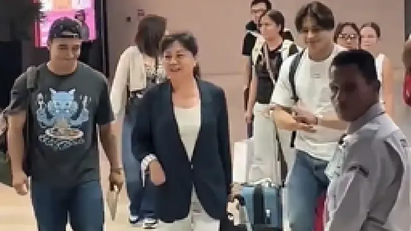 Osmar Olvera y Juan Celaya, clavadistas mexicanos, llegaron a Monterrey tras Mundial en Singapur