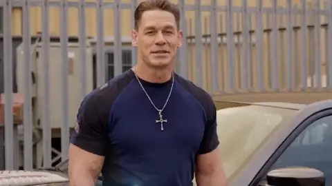 John Cena desata locura en México con icónica máscara de la lucha libre