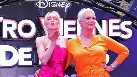 Lindsay Lohan y Jamie Lee Curtis enloquecen CDMX con su visita de ‘Otro viernes de locos’
