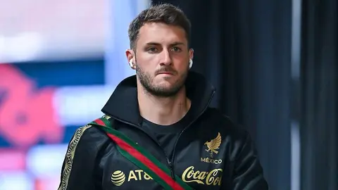 Santiago Giménez revela la incertidumbre que vivió por palabras del Tata antes de Qatar 2022