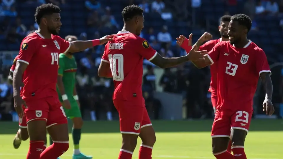 Panamá arrasa 5-2 a Guadalupe en su debut en la Copa Oro