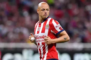 Afición de Chivas 'da la espalda' a 'Chicharito' Hernández en duelo vs Atlético de San Luis