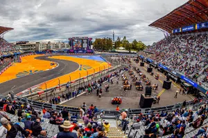 Se registra violencia en las gradas del Autódromo Hermanos Rodríguez durante NASCAR Cup