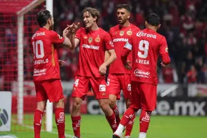 Toluca propina goleada a Fernando Gago en su regreso a la Liga MX con Necaxa