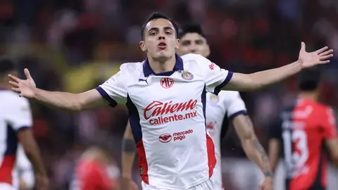 Hugo Camberos renovará contrato con Chivas