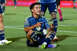 Alejandro Zendejas rinde homenaje a Diogo Jota en el Bravos vs América; redes lo revientan