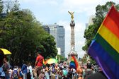 Inicia marcha del Orgullo LGBT+ 2025: Paseo de la Reforma se llena de colores con mensajes de justicia y visibilidad