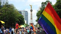 Inicia marcha del Orgullo LGBT+ 2025: Paseo de la Reforma se llena de colores con mensajes de justicia y visibilidad