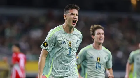 César Montes se mete al Top 10 de defensas más goleadores con el Tri: ¿Quién es el máximo?