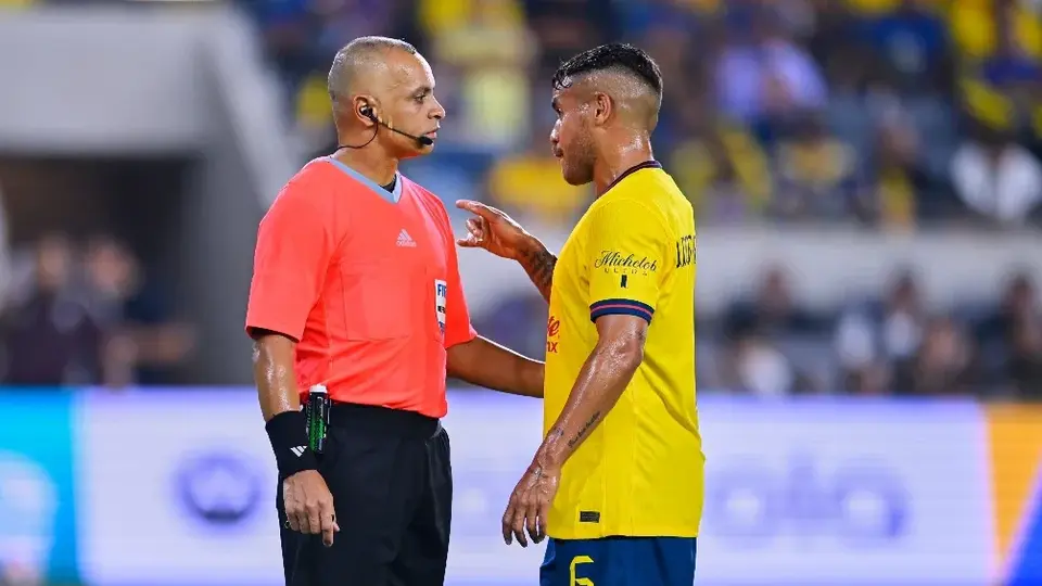 ¿'Robaron' al América? Exárbitro sugiere errores en contra de las Águilas en el partido ante LAFC