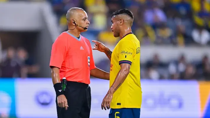 ¿'Robaron' al América? Exárbitro sugiere errores en contra de las Águilas en el partido ante LAFC