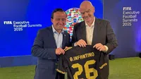 Mikel Arriola sorprende reuniéndose con Gianni Infantino
