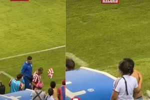 Chicharito Hernández ignoró a pequeño aficionado en el encuentro ante Atlante