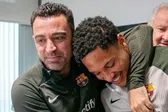 Deco, director deportivo del Barcelona, señala a Xavi tras el mal fichaje de Vitor Roque