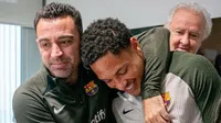 Deco, director deportivo del Barcelona, señala a Xavi tras el mal fichaje de Vitor Roque