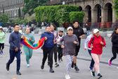 Zócalo de CDMX se convierte en una pista de atletismo para runners
