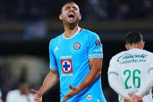 Giorgos Giakoumakis no saldrá a Arabia pese a oferta; directiva sigue buscando opciones de salida