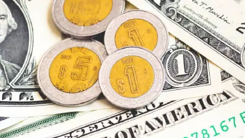 ¿En cuánto está el dólar hoy 26 de mayo de 2025? El peso mexicano inicia bien la semana