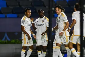 Leagues Cup 2025: Galaxy golea a Santos y se mete a Cuartos de Final
