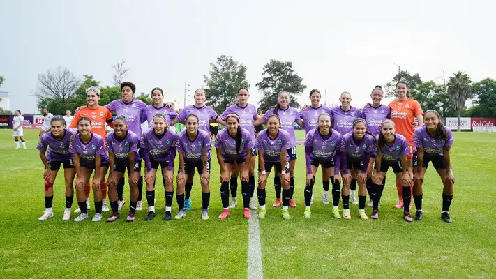 Jugadoras de Chivas reaccionan a las polémicas declaraciones de Chicharito