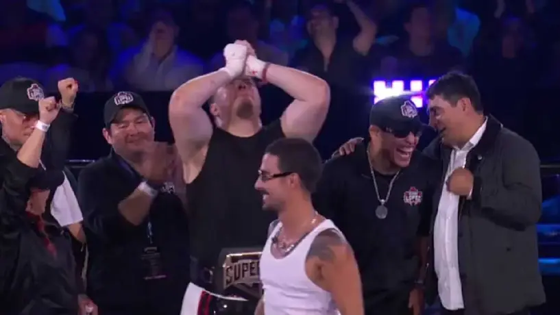 Franco Escamilla derrota al Escorpión Dorado en apretada pelea en Supernova