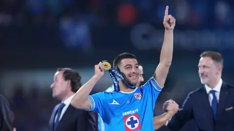 Erik Lira sueña con Europa tras coronarse en CU: “Tranquilos, no me voy a ir libre”