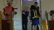VIDEO: Presidente francés Macron recibe bofetada de su esposa