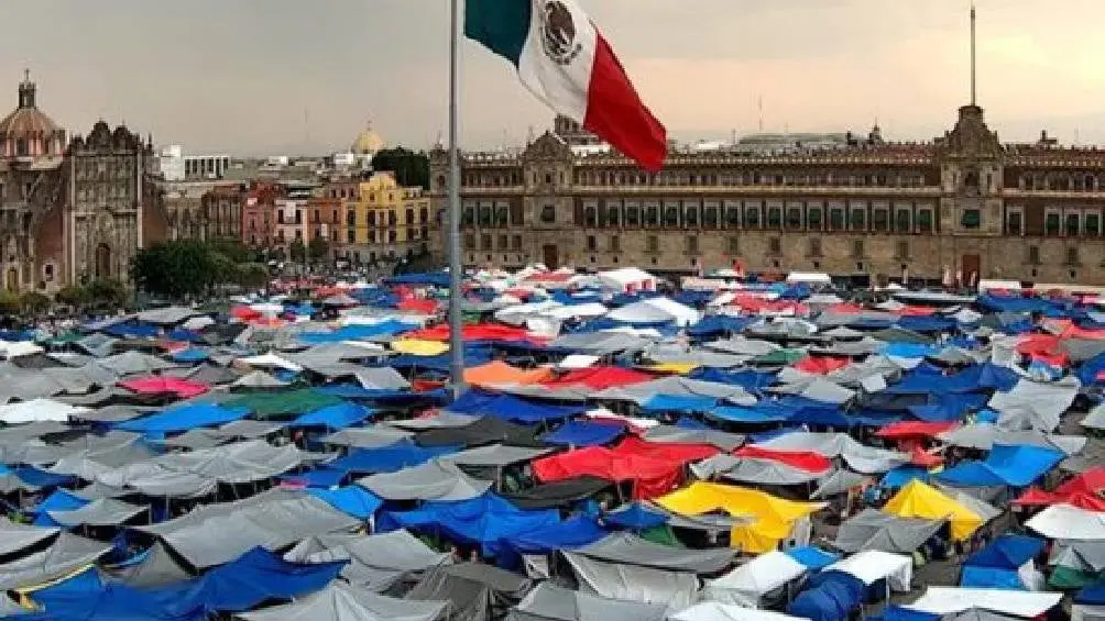 Después de 17 días de protestas, bloqueos y un plantón instalado en el Zócalo capitalino, la Coordinadora Nacional de Trabajadores de la Educación (CNTE) decidió concluir su paro nacional y regresar a las aulas/Redes Sociales
