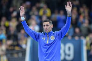 Ángel Di Maria se queja tras salir lesionado en su regreso a Rosario Central: "Siempre igual, es así el futbol argentino"