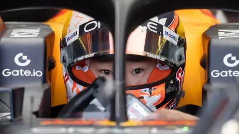 Tsunoda toma un rumbo distinto a Checo Pérez en Red Bull; Horner lo respalda