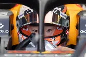 Tsunoda toma un rumbo distinto a Checo Pérez en Red Bull; Horner lo respalda