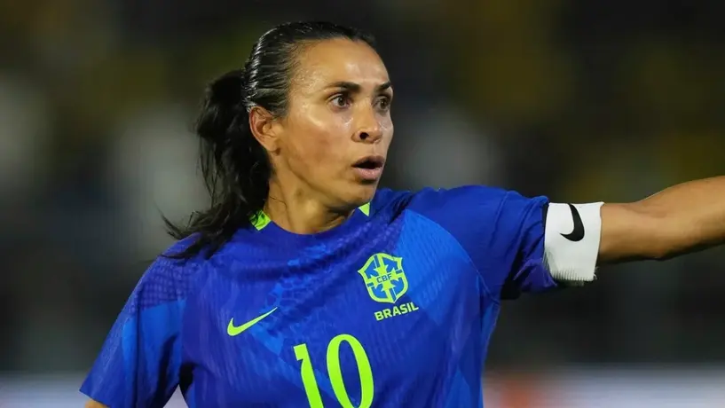 Marta sale del retiro y es titular como capitana en triunfo de Brasil ante Japón