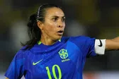 Marta sale del retiro y es titular como capitana en triunfo de Brasil ante Japón