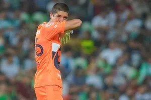 Hermano de Rodrigo Parra arremete contra críticos del portero y los llama "pobres y jodidos"