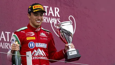 ¡Orgullo mexicano! Noel León sube al podio en lluviosa carrera en Silverstone en la Fórmula 3