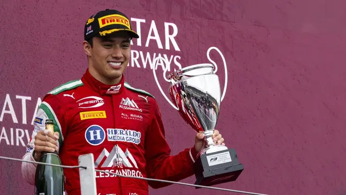 ¡Orgullo mexicano! Noel León sube al podio en lluviosa carrera en Silverstone en la Fórmula 3