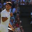 Alcaraz alcanza la tercera ronda de Wimbledon al vencer en sets corridos a Tarvet