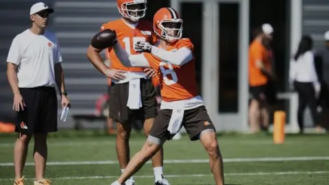 Kenny Pickett superó una lesión y ya reportó con los Cleveland Browns