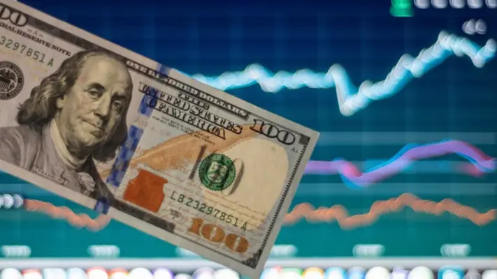 ¿Vas a cambiar dólares? El peso sigue por debajo de los 19 este jueves 10 de julio
