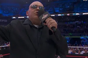 Konnan arremete contra fan durante investidura en Triplemanía XXXIII: “Vete a caminar a Tlalpan”