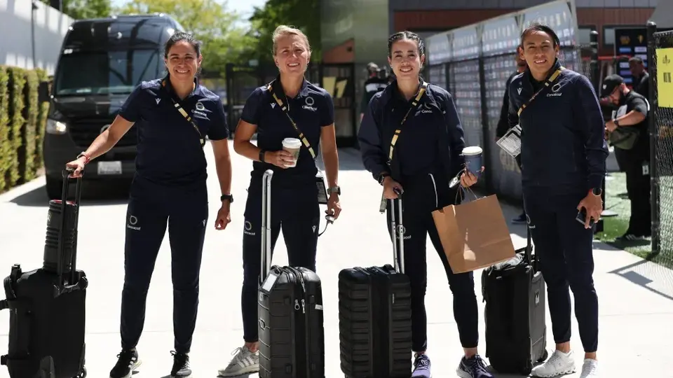 Katia Itzel García se convirtió en la primera mujer en arbitrar un partido de Copa Oro varonil