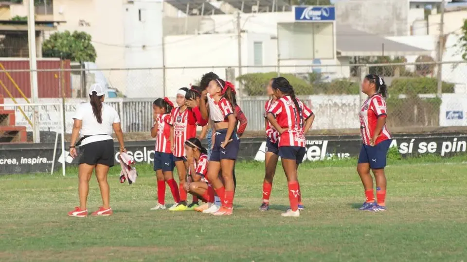 Muere futbolista de 15 años al convulsionar durante partido en Michoacán; jugaban a 34°C