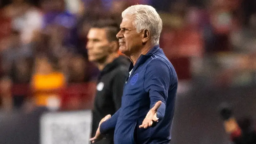 Tunden al Tuca Ferretti por discurso a favor del futbolista mexicano cuando él priorizaba foráneos