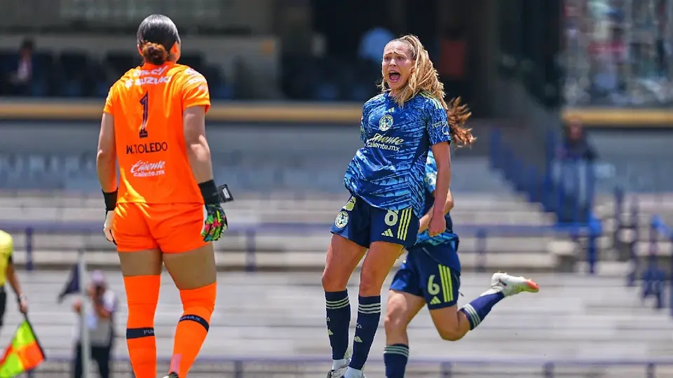 ¡Remontada en CU! América Femenil mantiene liderato tras vencer a Pumas