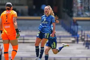 ¡Remontada en CU! América Femenil mantiene liderato tras vencer a Pumas