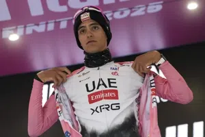 Isaac del Toro queda fuera de la Vuelta de España por políticas UAE Team Emirates XRG