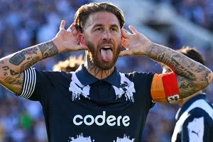 Sergio Ramos 'pelea' con sus compañeros en el entrenamiento previo a enfrentar a River Plate