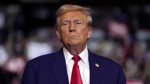 Trump anuncia arancel del 50 % al cobre y amenaza con 200 % a farmacéuticas