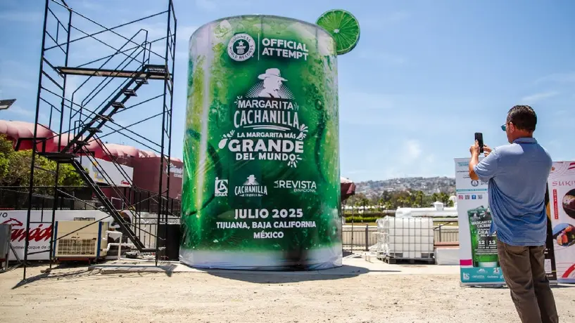 ¡Megatrago coqueto! Tijuana rompe Récord Guinness con la margarita más grande del mundo