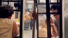 VIDEO: Surge ‘Lord Ventana’, el empleado de un restaurante que explotó por presión laboral